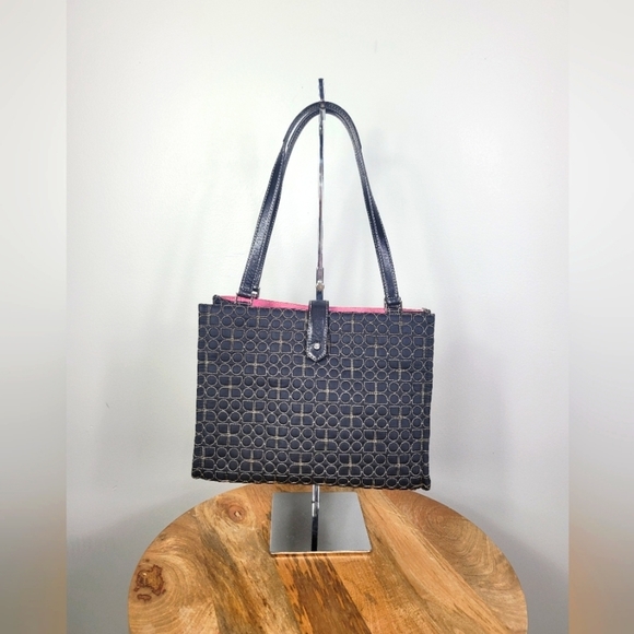 kate spade Handbags - Vintage Kate Spade quilted black design shoulder bag